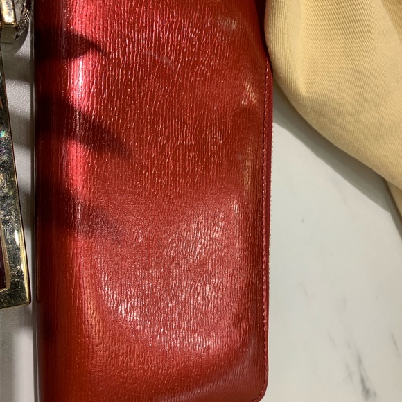 I have too much so I want clean my closets - Picture 4 of 5